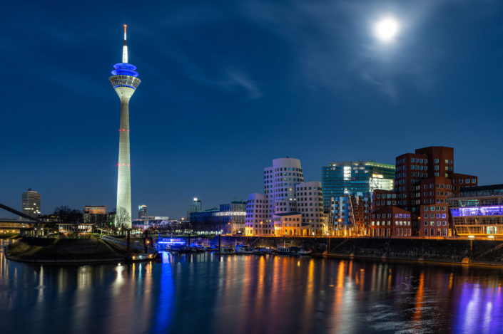 Düsseldorf am Abend
